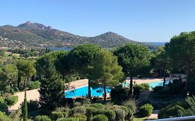 SAINT RAPHAEL, CAP ESTEREL Le Hameau. Vue mer