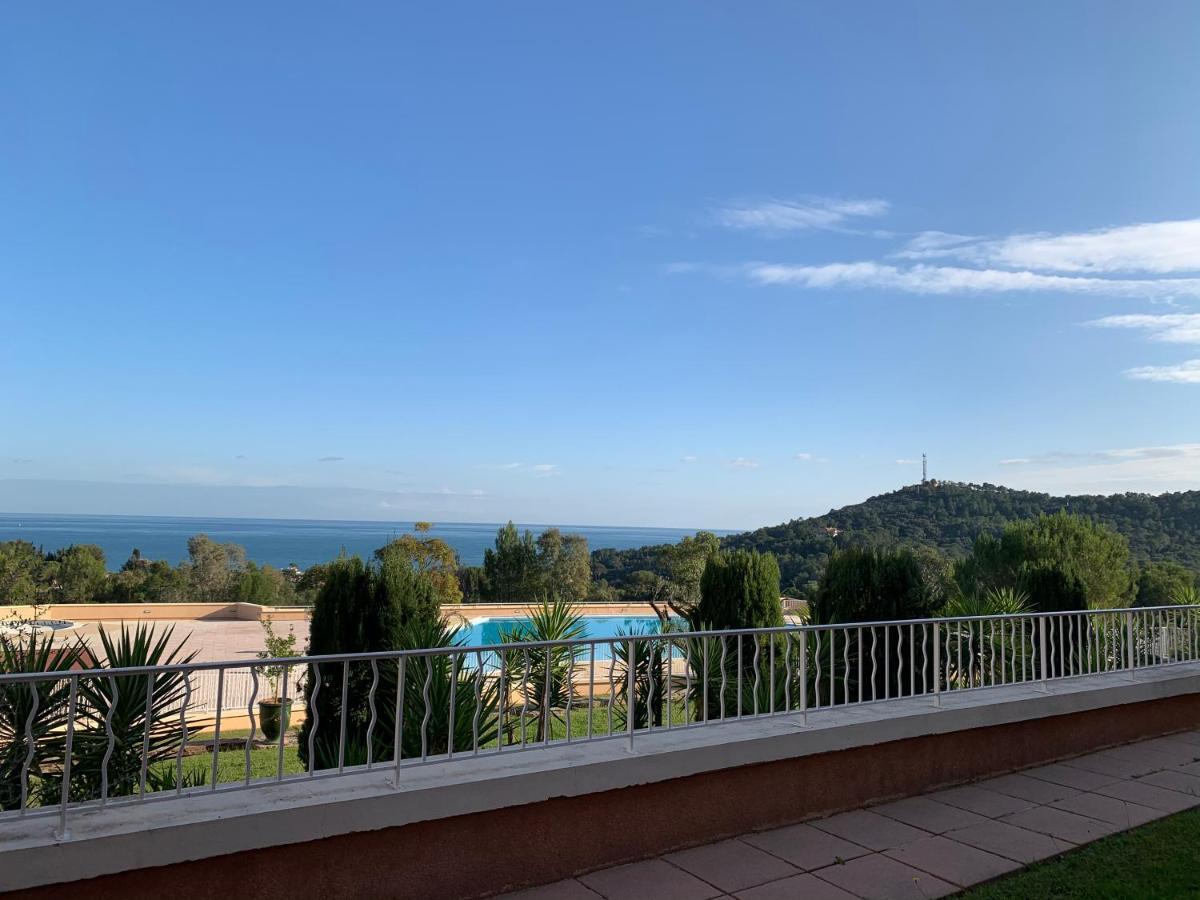 SAINT RAPHAEL, CAP ESTEREL Le Hameau. Vue mer Extérieur photo